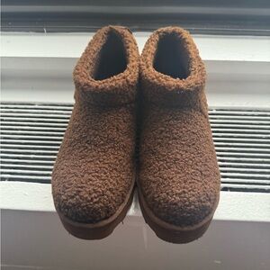 Bearpaw Snuggle Daphne Bootie size 7